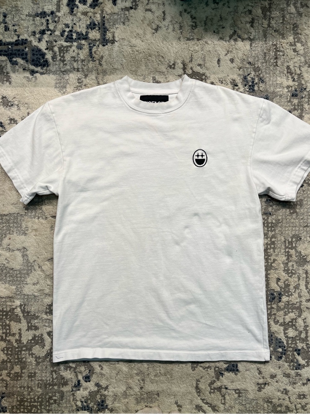 Men's White Short-Sleeve Crew Tee with Minimal Emblem Size S